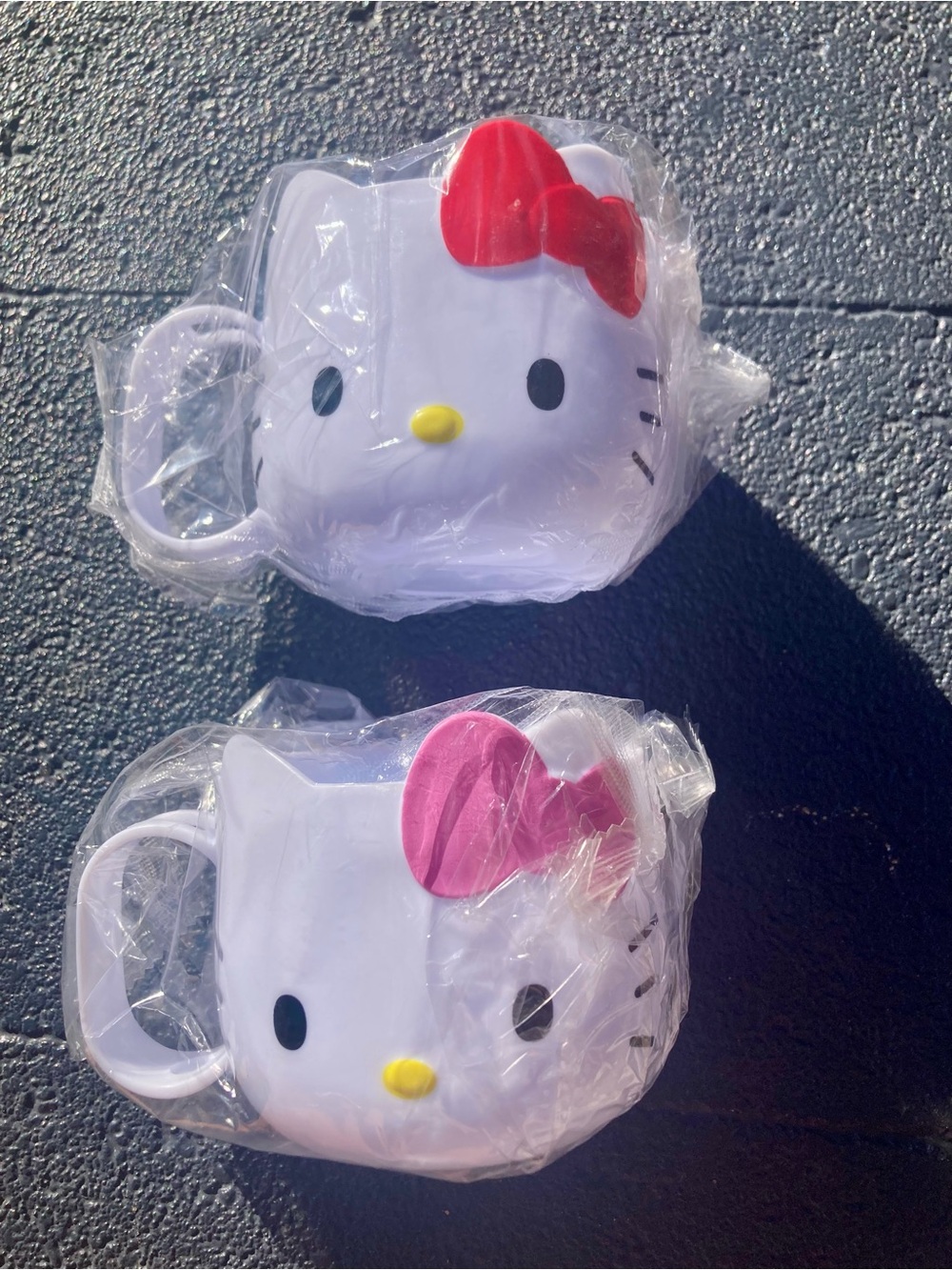 Hello Kitty White Character Mug with Pink and Red Bows Set of 2